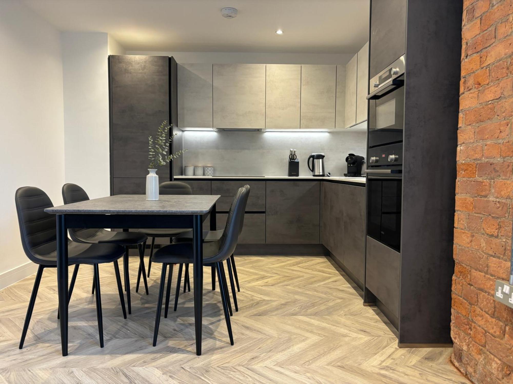 Manchester Apt, Free Parking, Business, Couples & Families Exterior foto